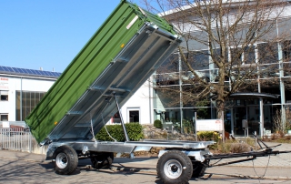 Agraranhänger, Zweiachs-Dreiseitenkipper