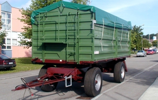 Agraranhänger, Zweiachs-Dreiseitenkipper